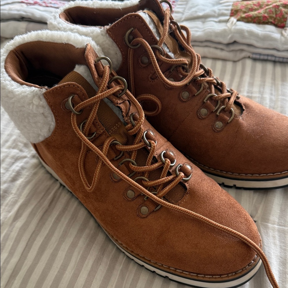 Sonoma Tan Lace-Up Boots with White Lining
